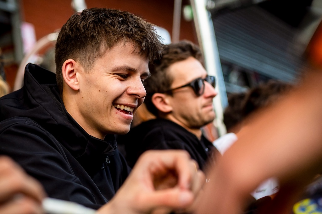 12 vilde timer: Bastian Buus skyder sæsonen i gang på Bathurst
(Foto: Dinamic GT)